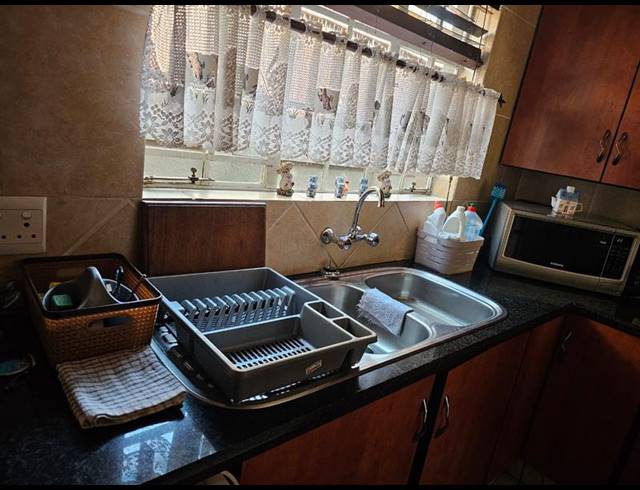 2 BEDROOM TOWNHOUSE FOR SALE IN VANDERBIJLPARK SE 2